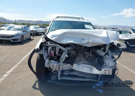 2024 Toyota Grand Highlander Xle z USA, uszkodzony, nr VIN 5TDAAAA55RS010065